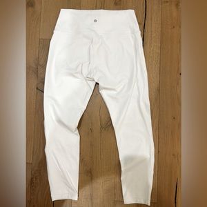 NWOT White Lululemon 25” leggings size 10